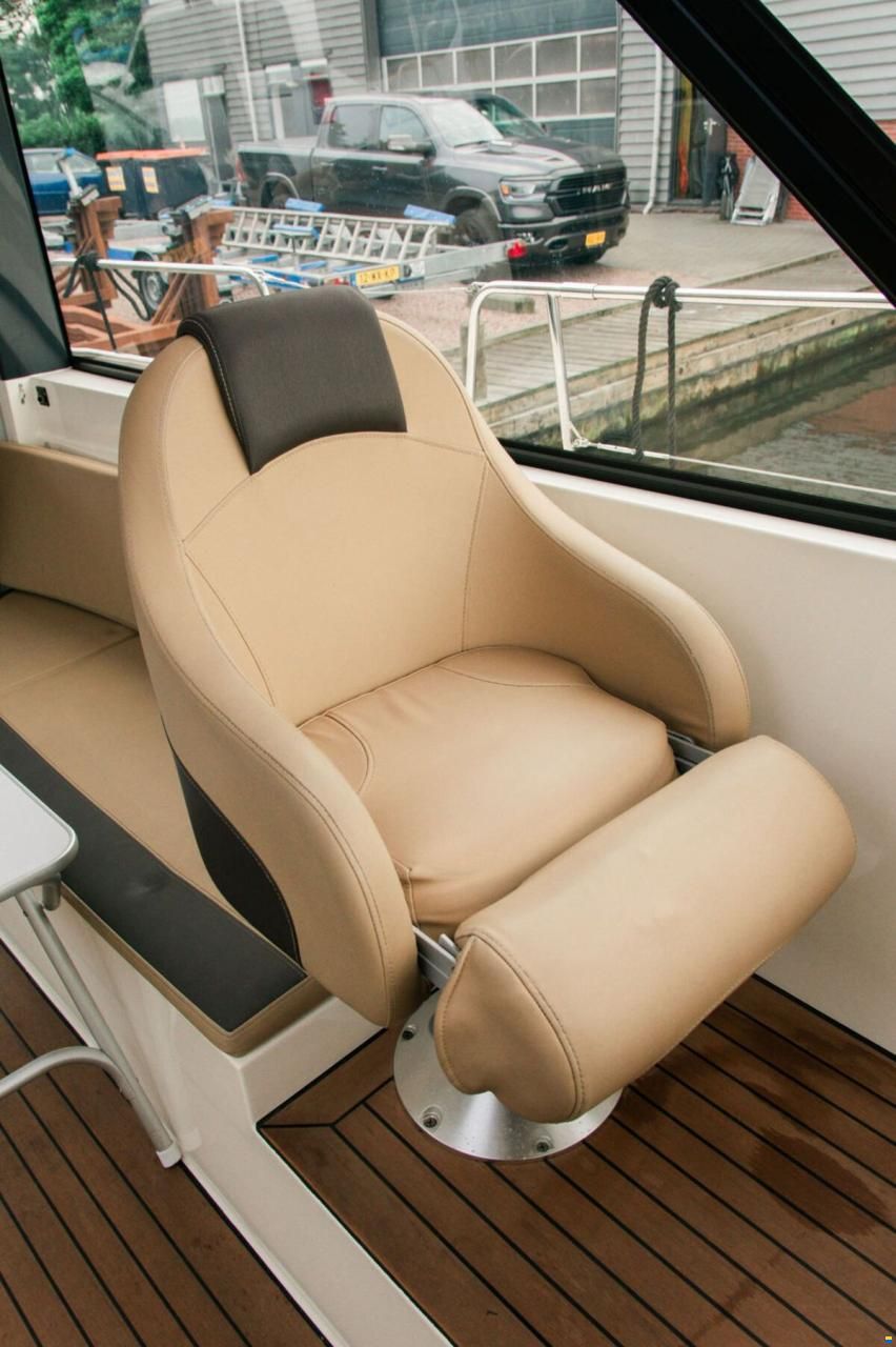 Delphia Escape 1350