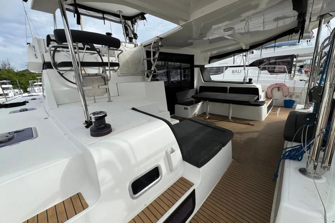 Lagoon 42