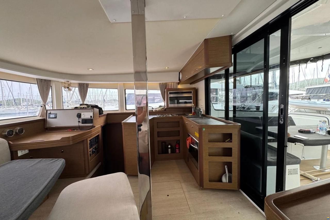 Lagoon 42
