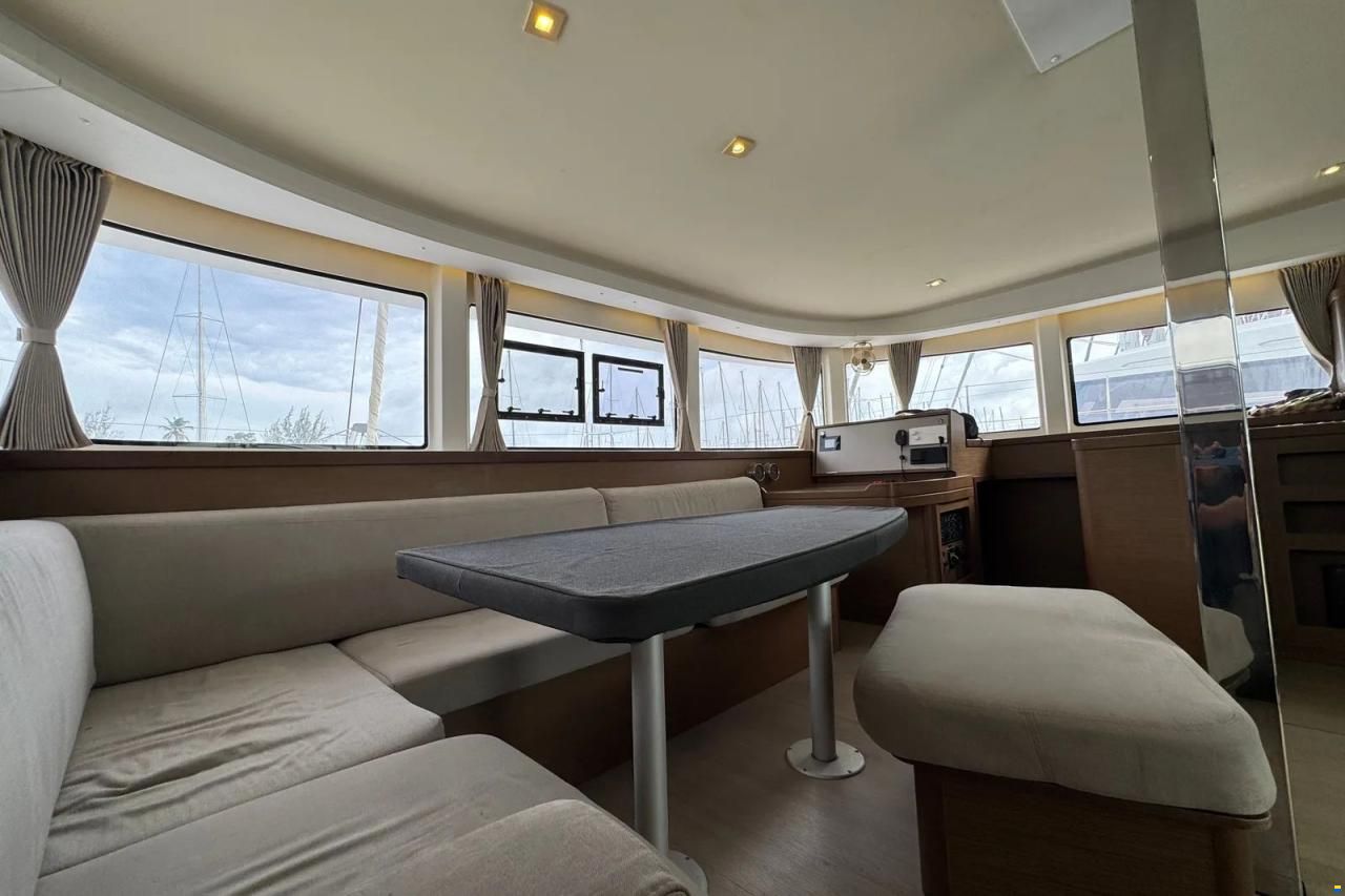 Lagoon 42