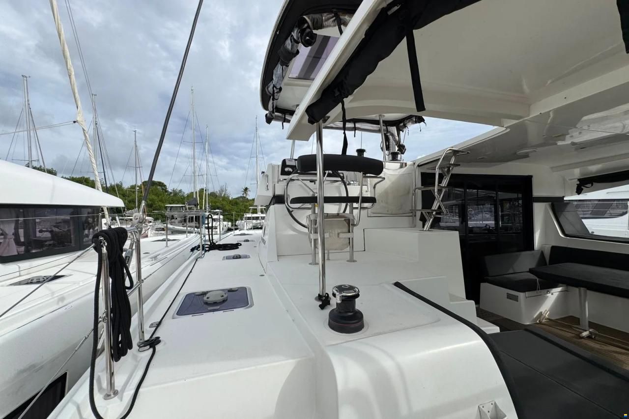Lagoon 42