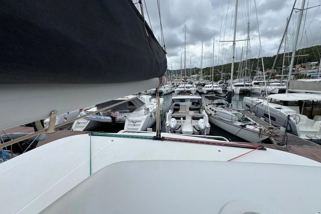 Lagoon 42