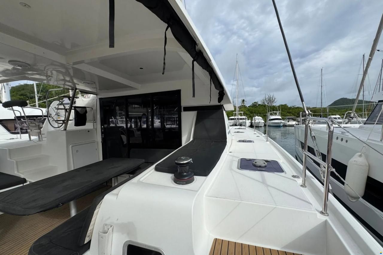 Lagoon 42