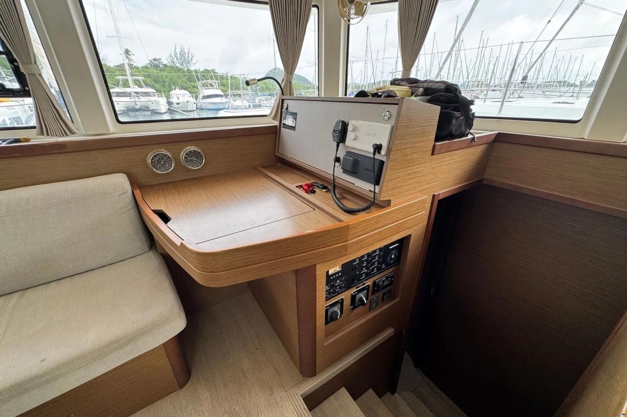 Lagoon 42