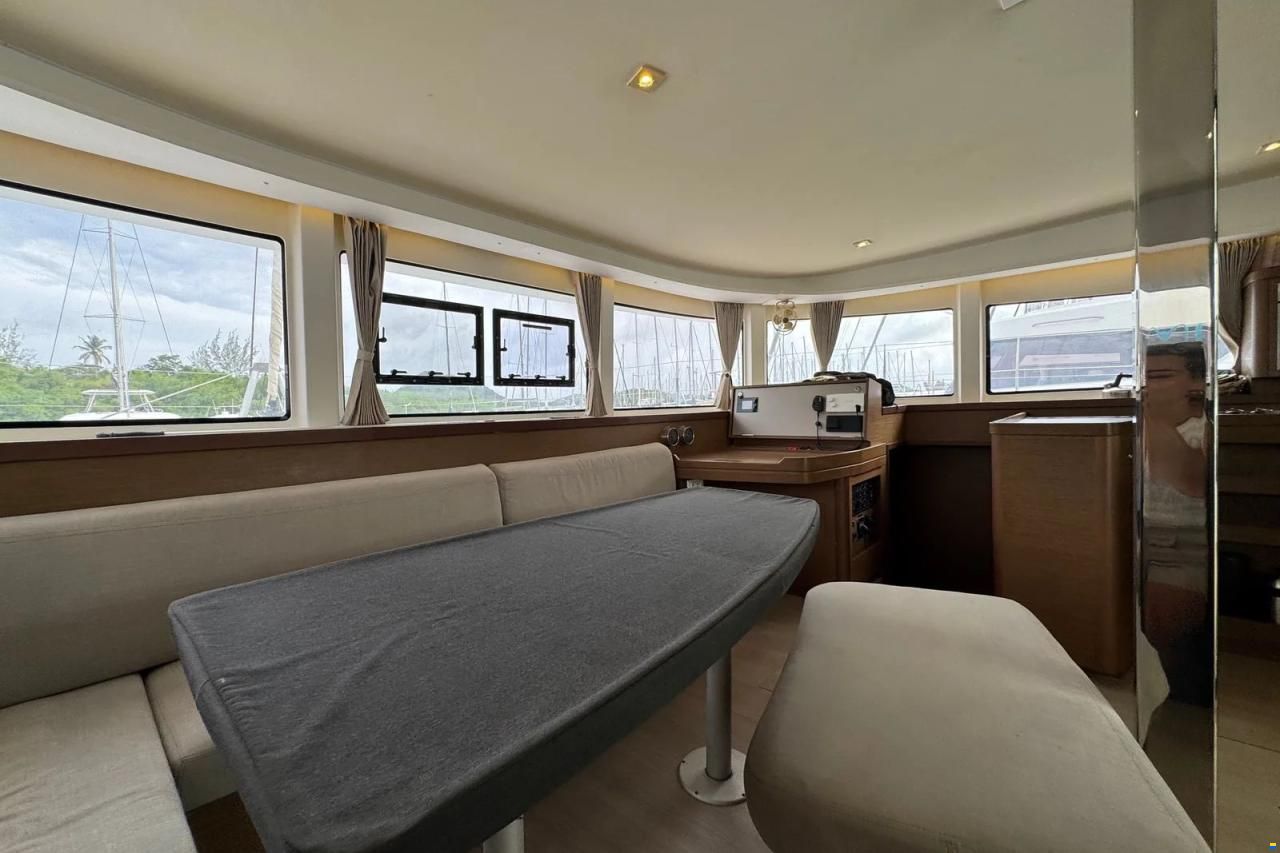 Lagoon 42