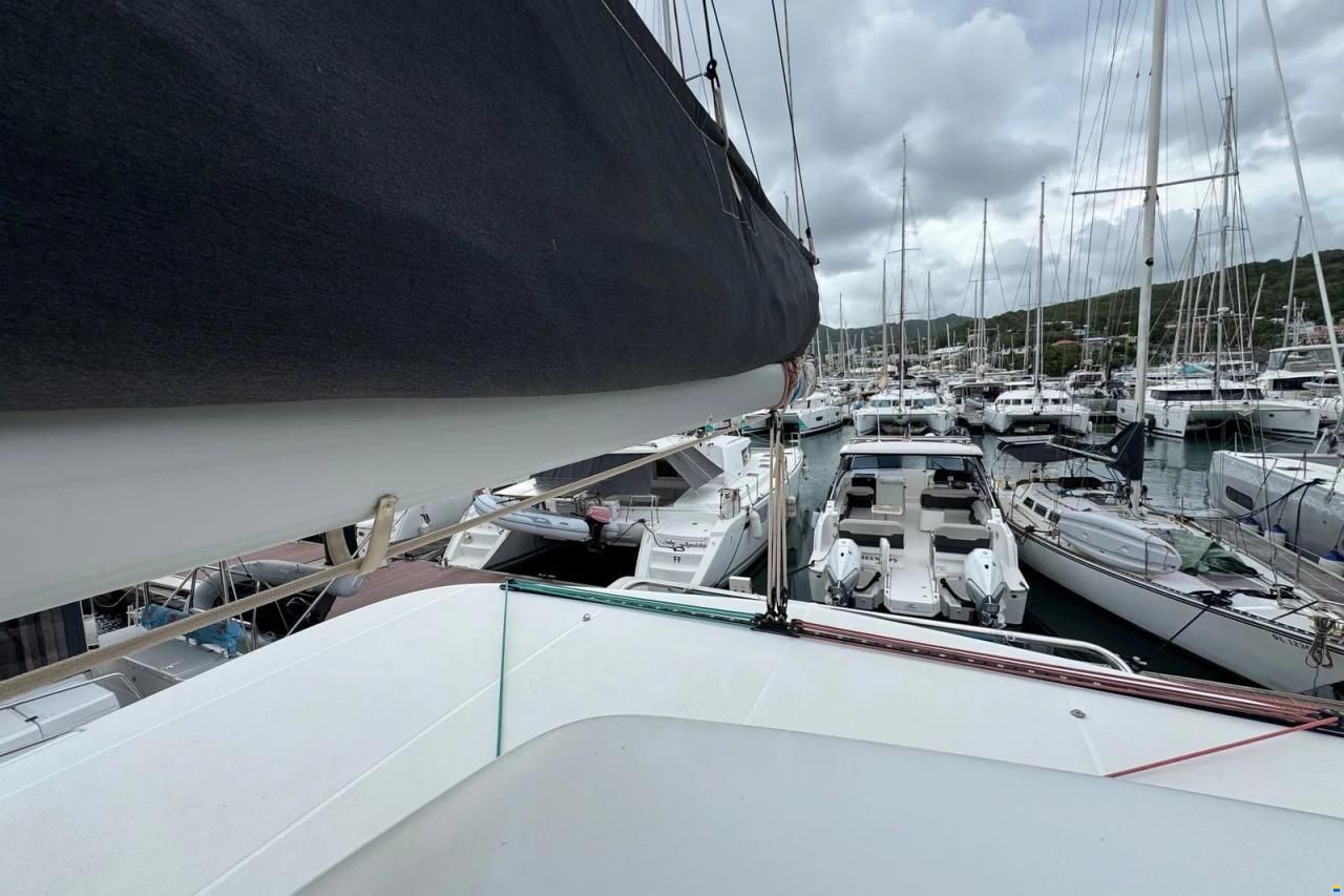 Lagoon 42