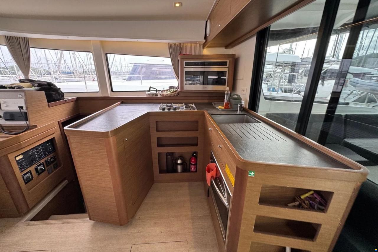 Lagoon 42