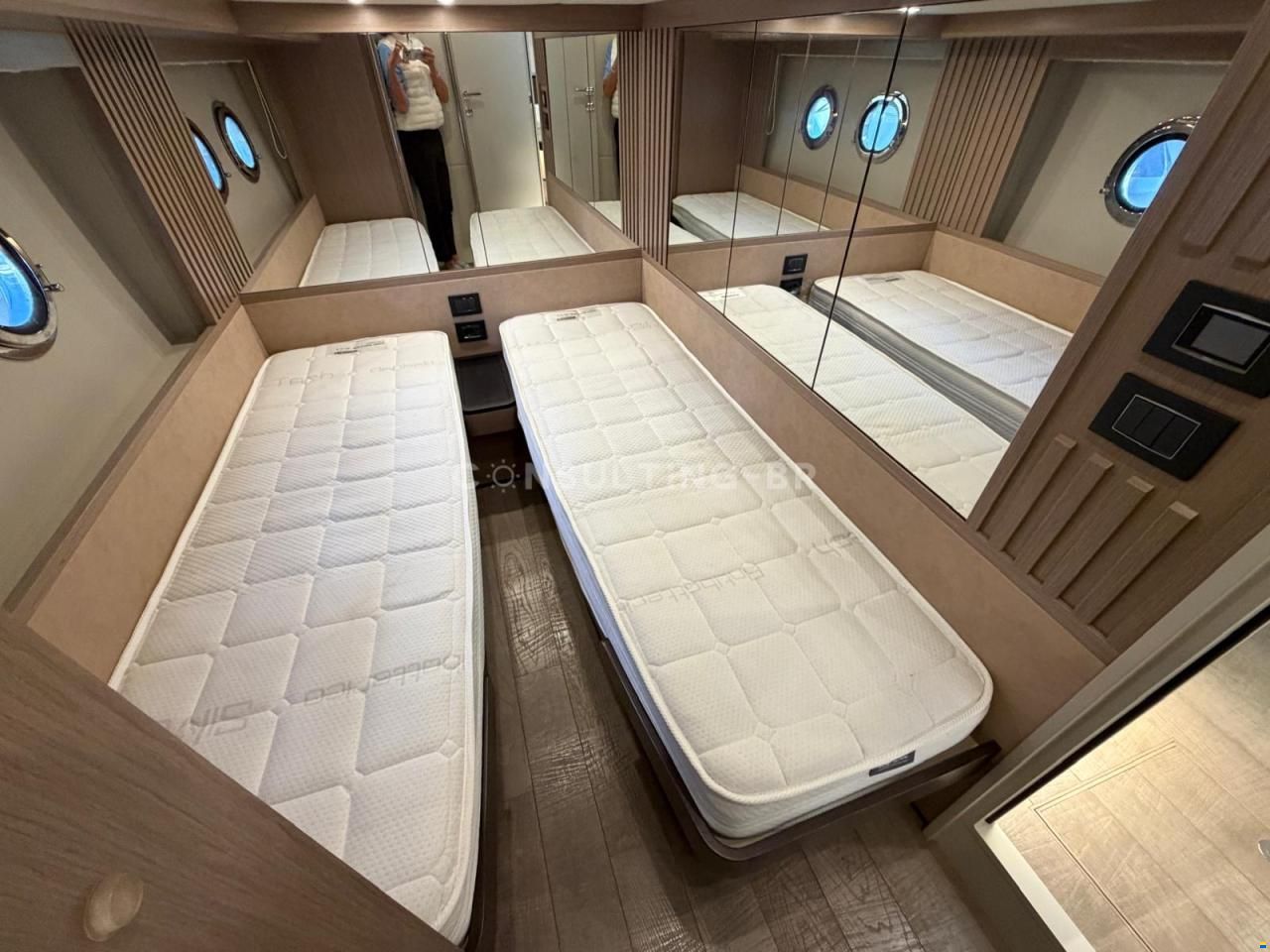 Absolute Navetta 52