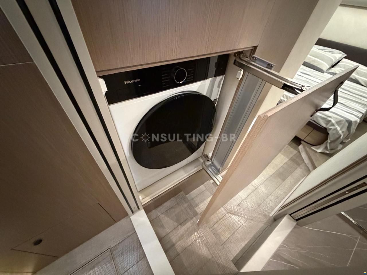 Absolute Navetta 52