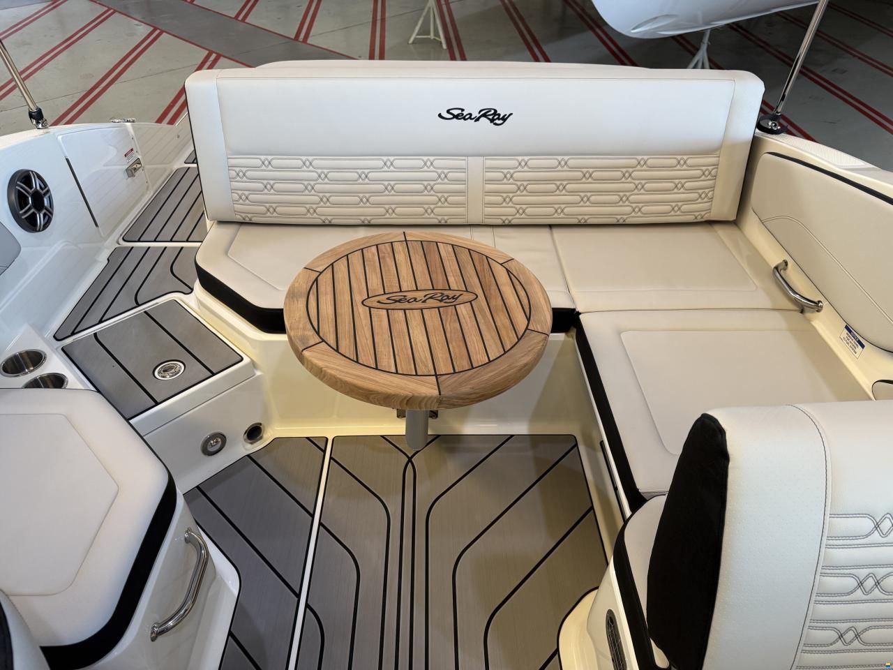 Sea Ray 210 SPX