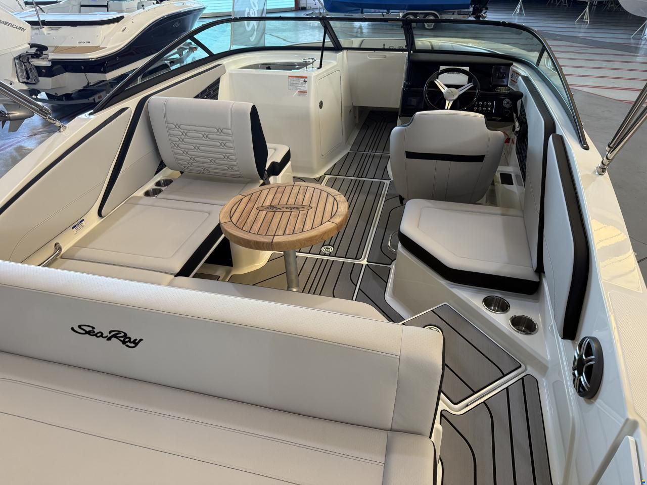 Sea Ray 210 SPX