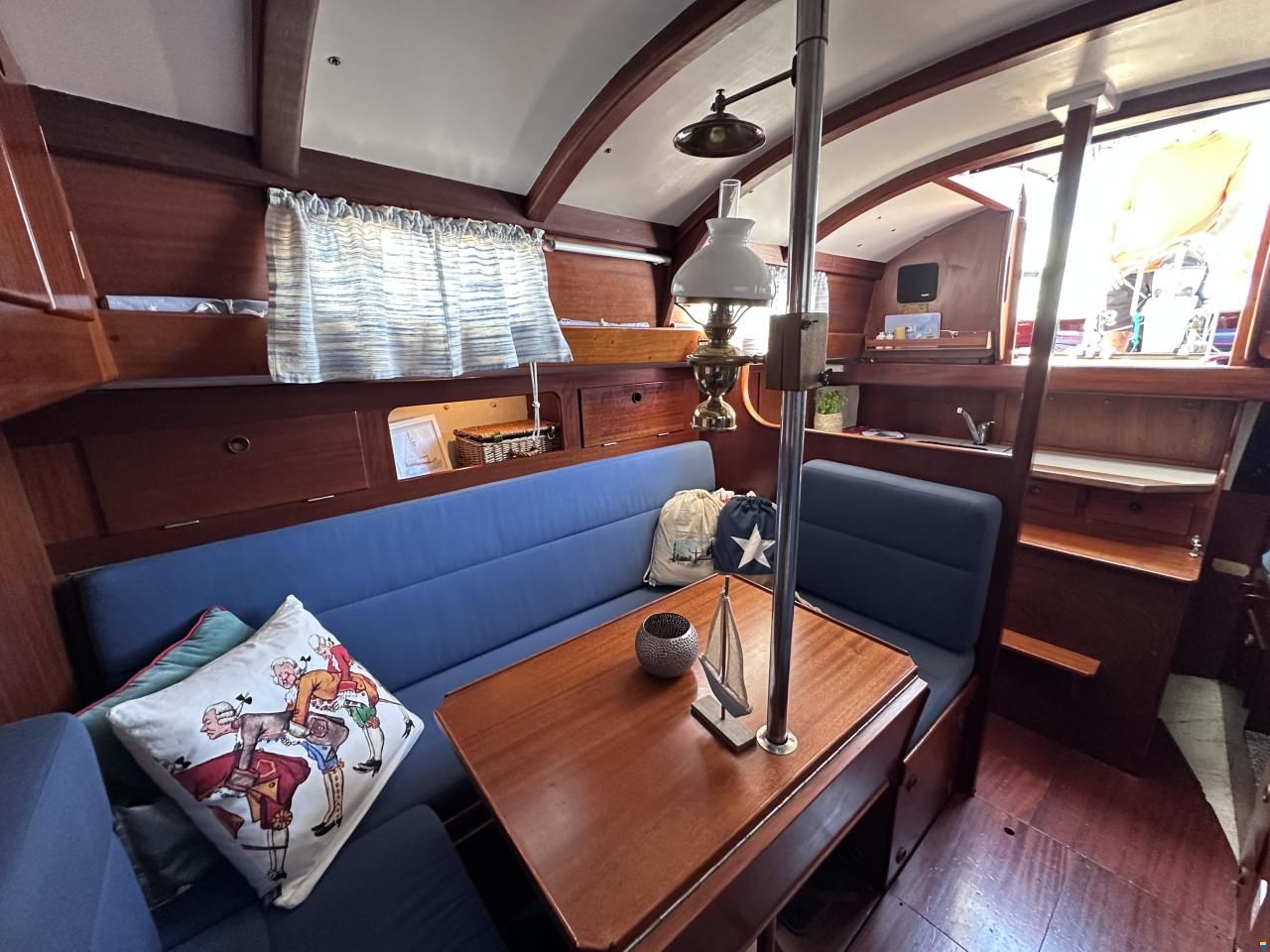 Hallberg-Rassy Mistral 33