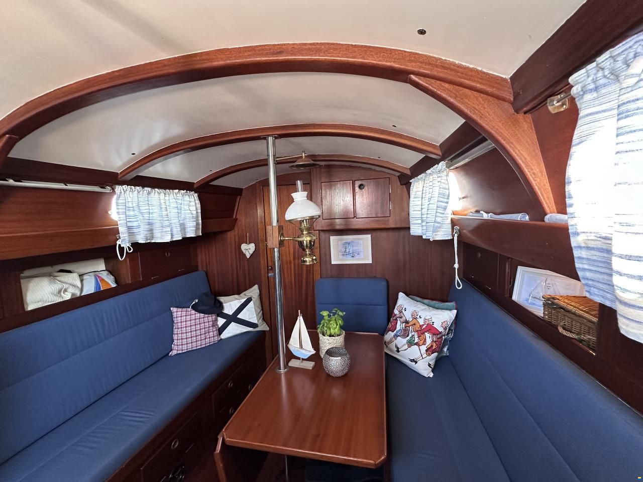 Hallberg-Rassy Mistral 33