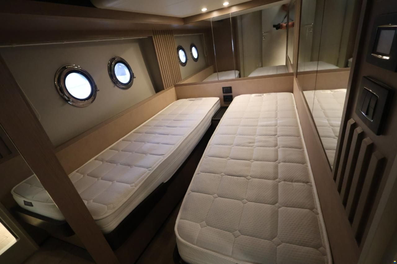 Absolute Navetta 52