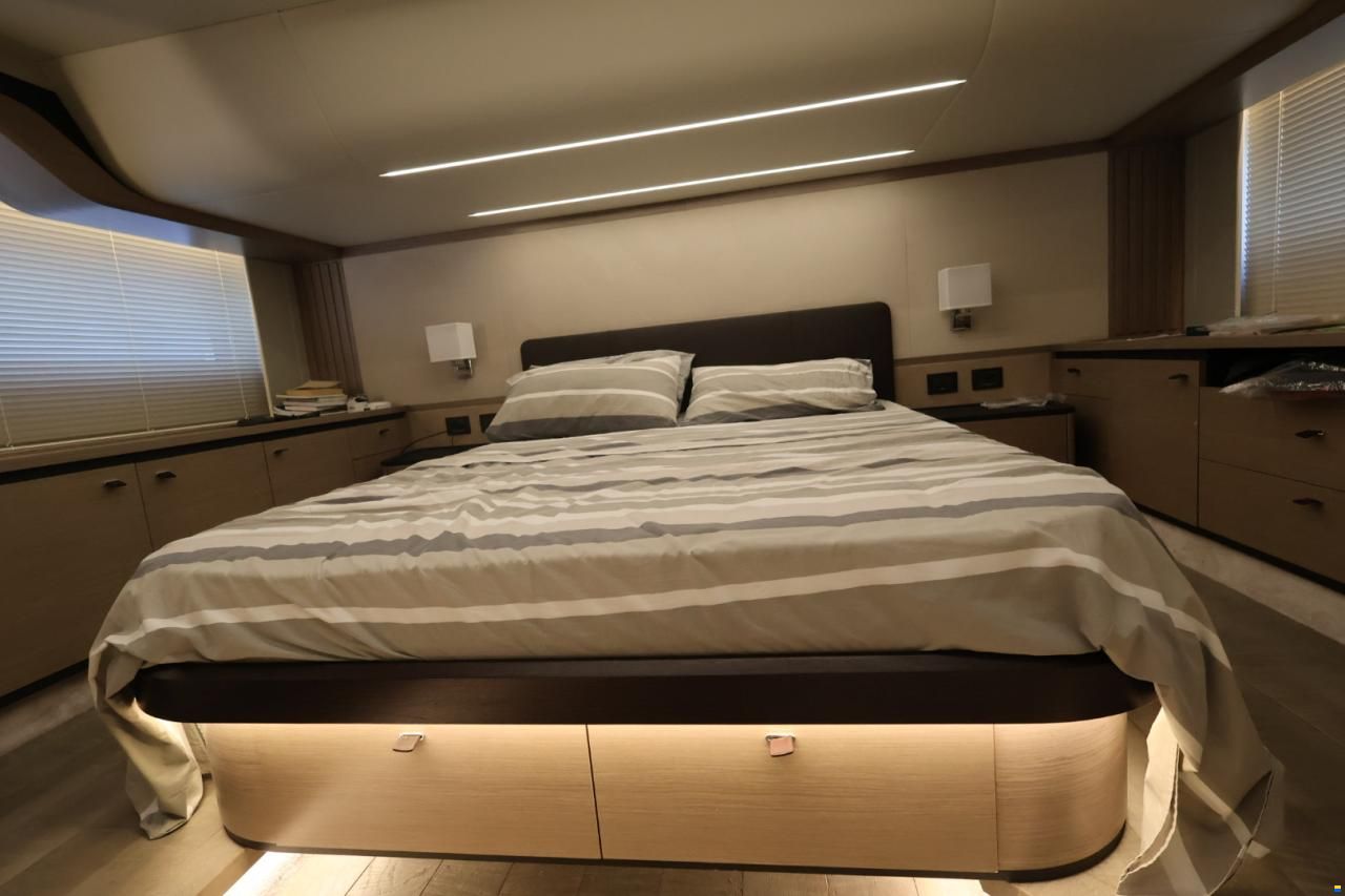 Absolute Navetta 52