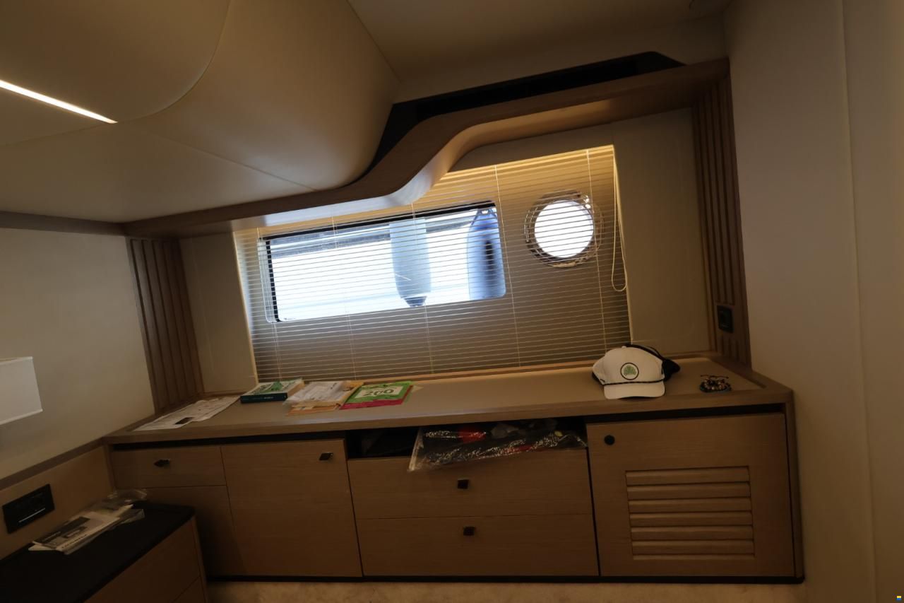 Absolute Navetta 52