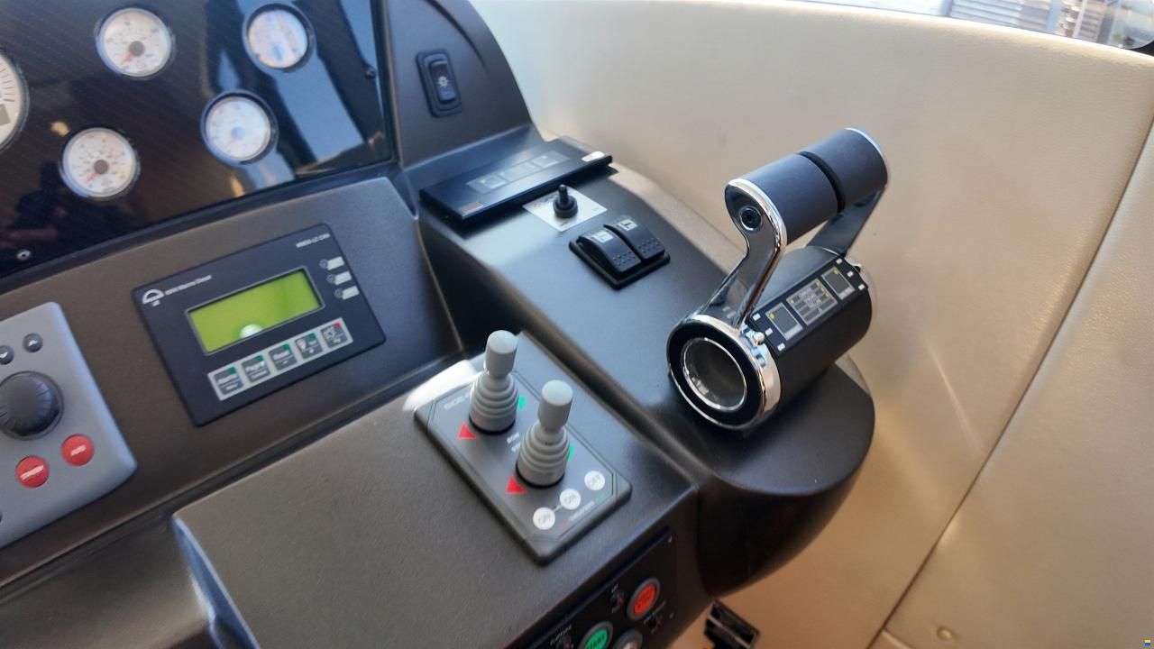 Sunseeker Predator 52