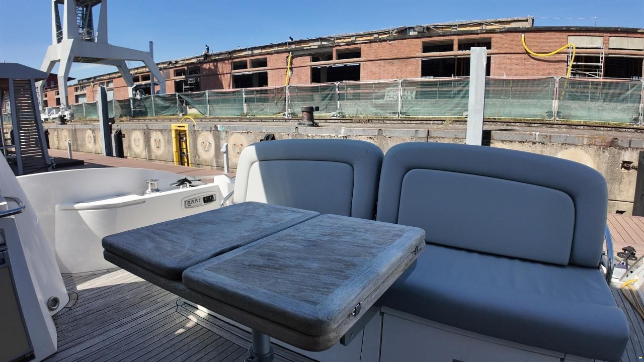 Sunseeker Predator 52