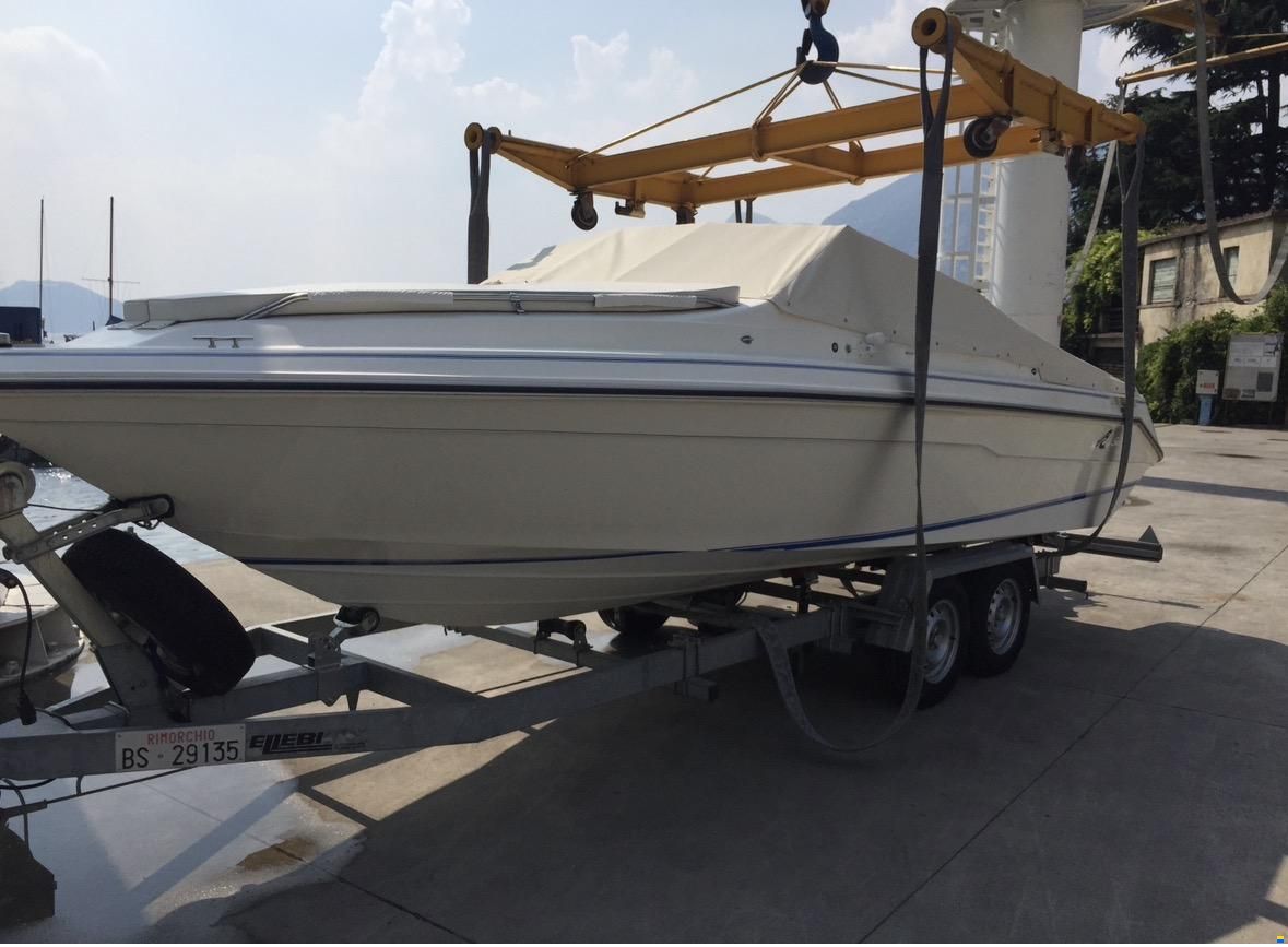 Sea Ray 200 Cuddy Cabin