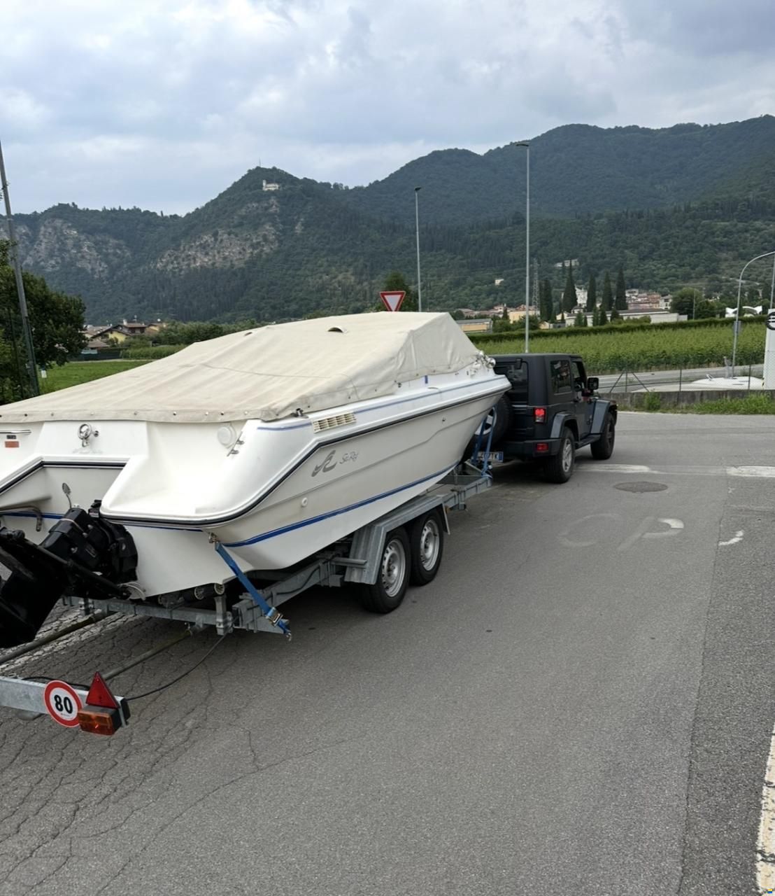 Sea Ray 200 Cuddy Cabin