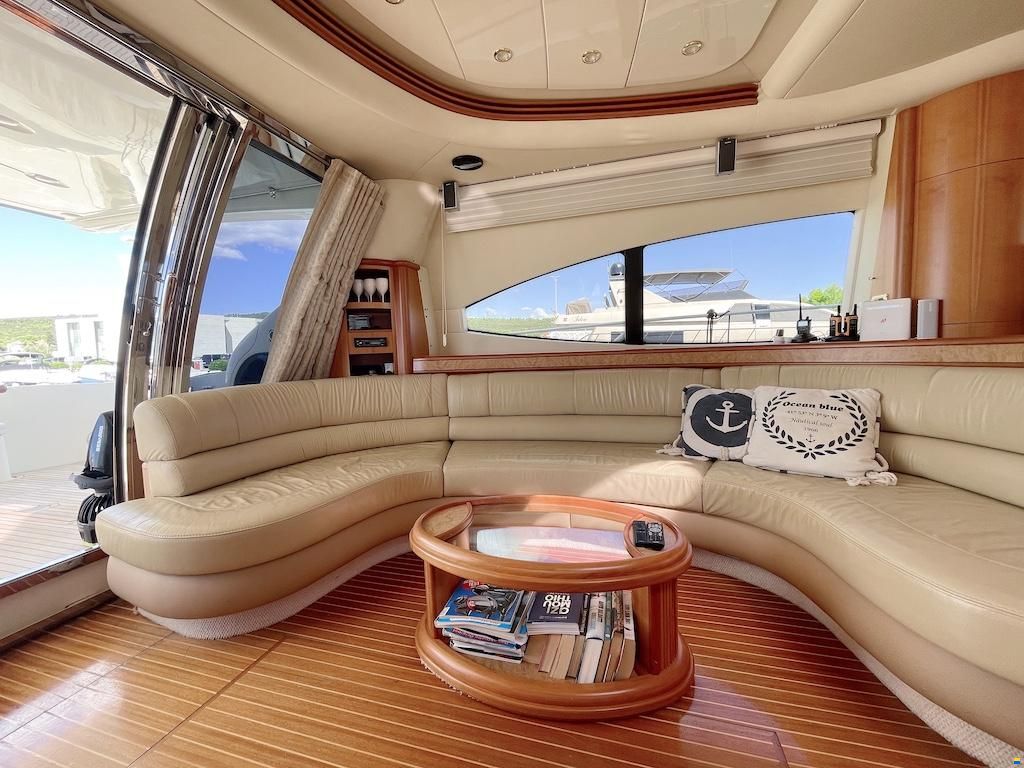 Azimut 68E
