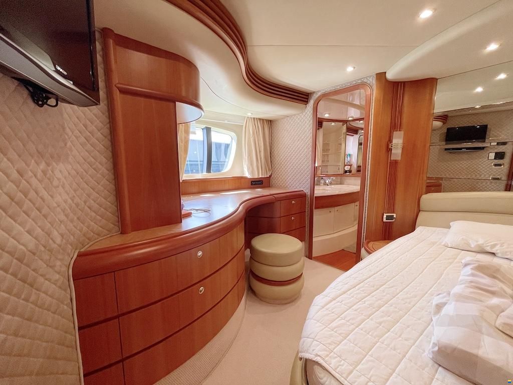 Azimut 68E