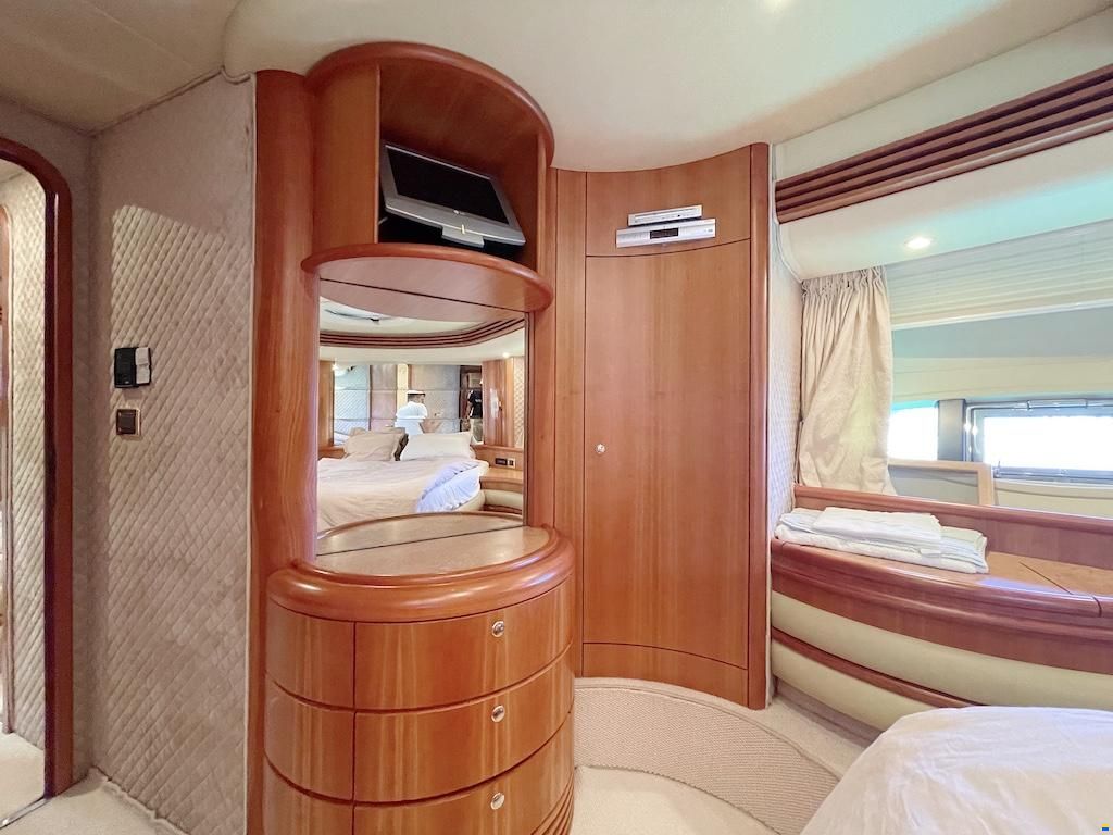 Azimut 68E