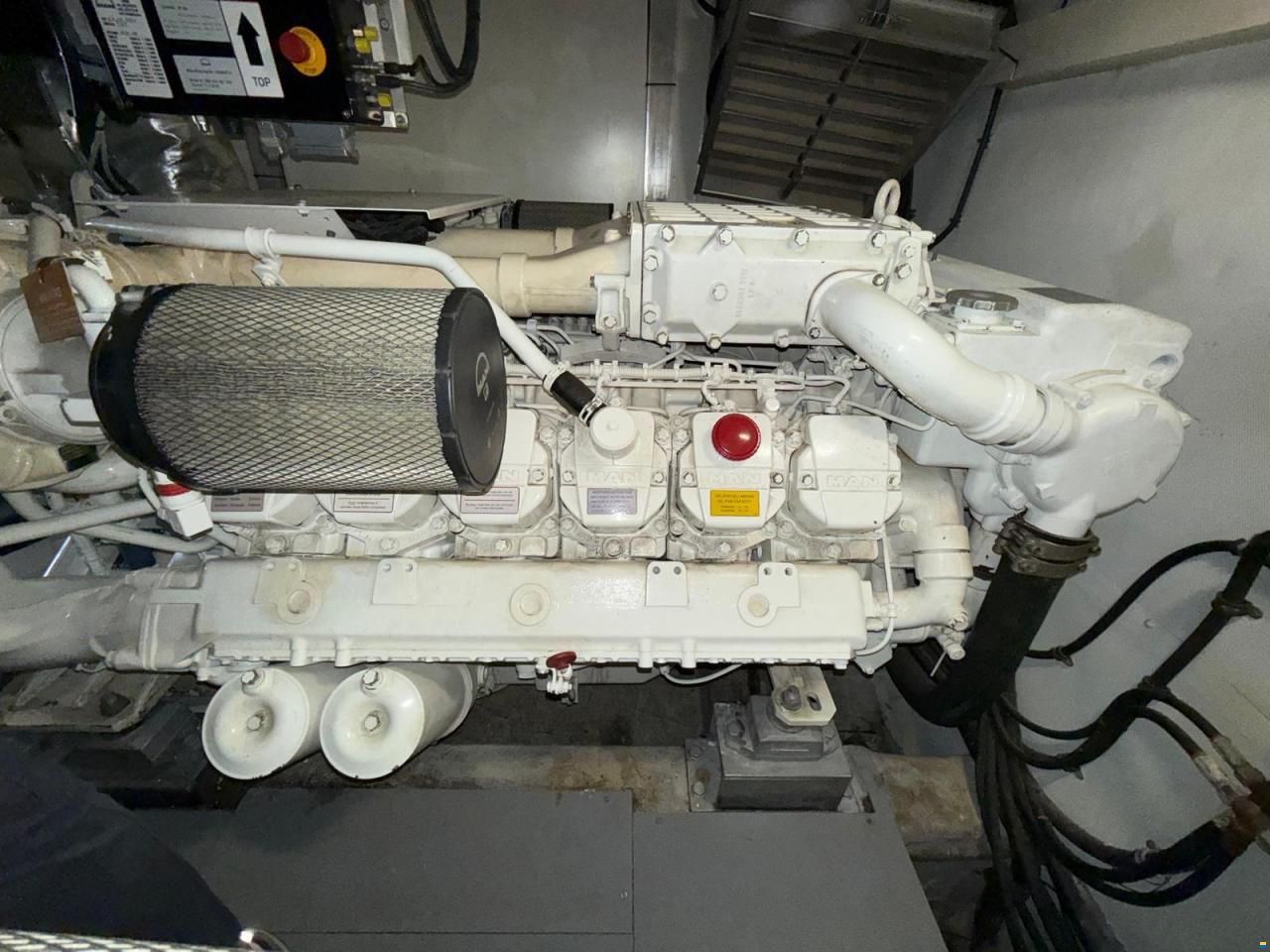 Azimut 68E