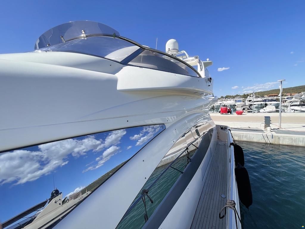 Azimut 68E