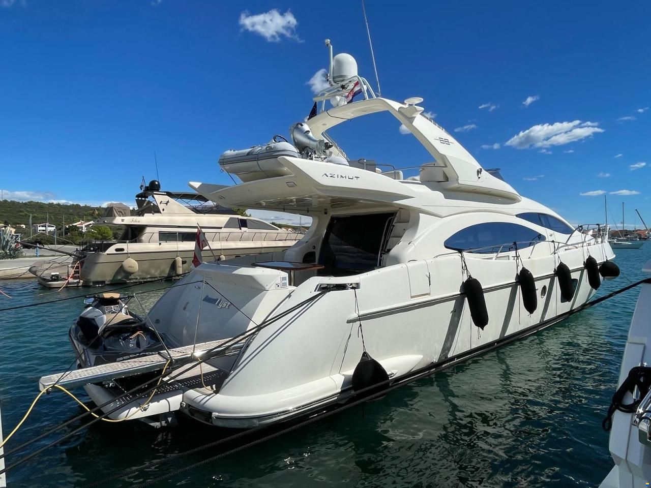 Azimut 68E