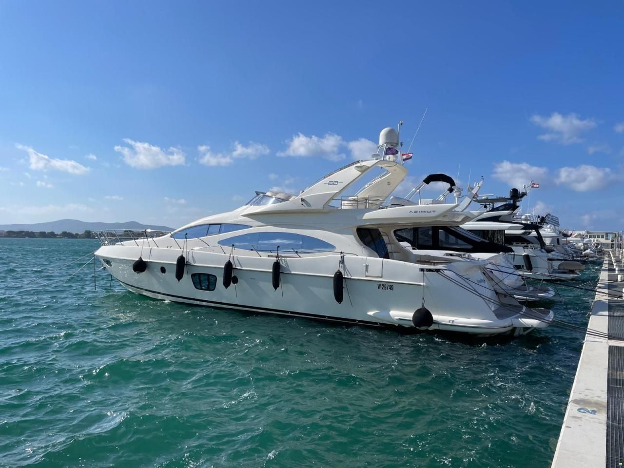 Azimut 68E