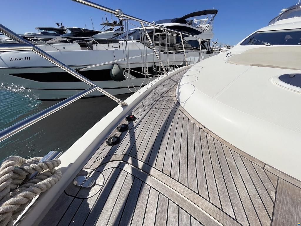 Azimut 68E