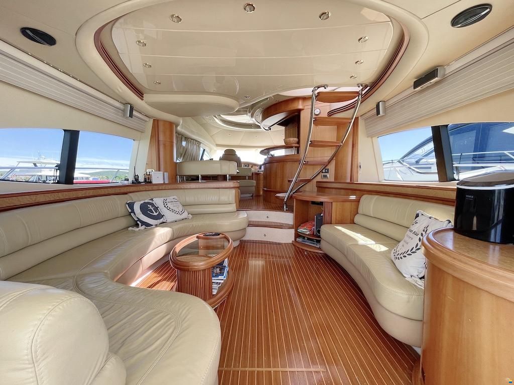 Azimut 68E