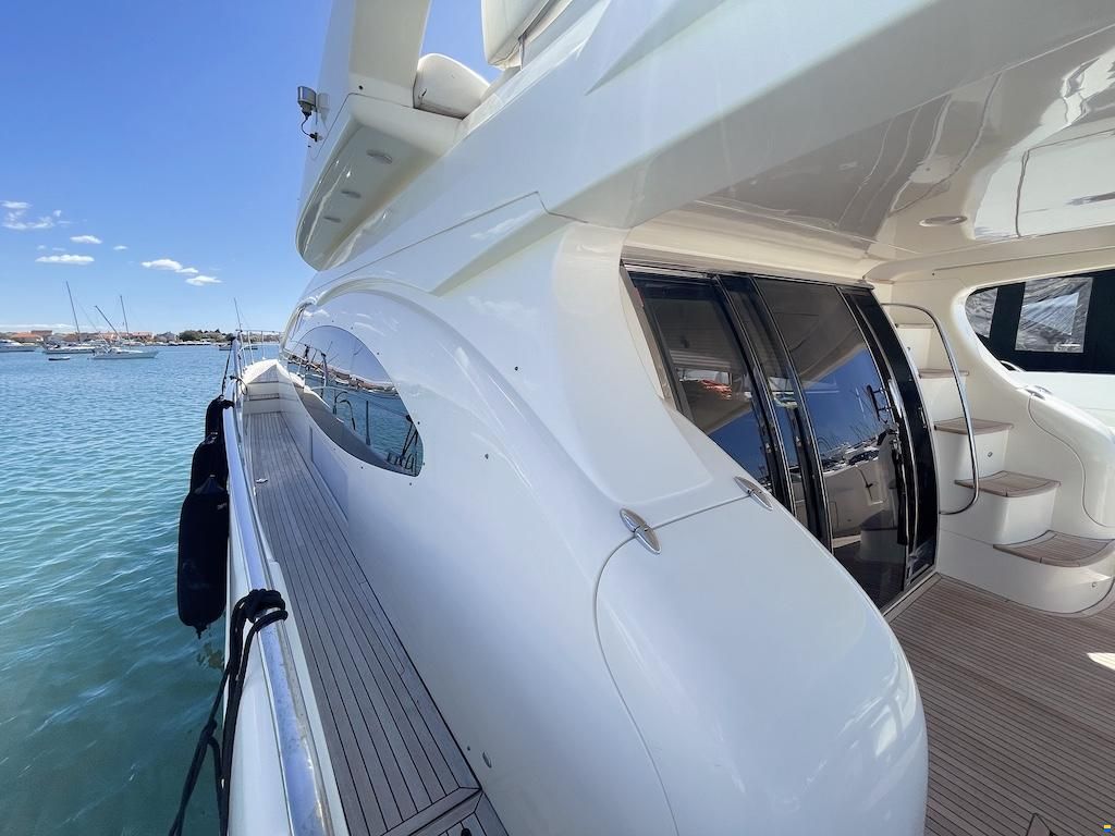Azimut 68E