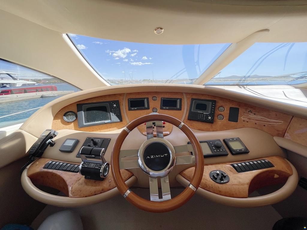 Azimut 68E