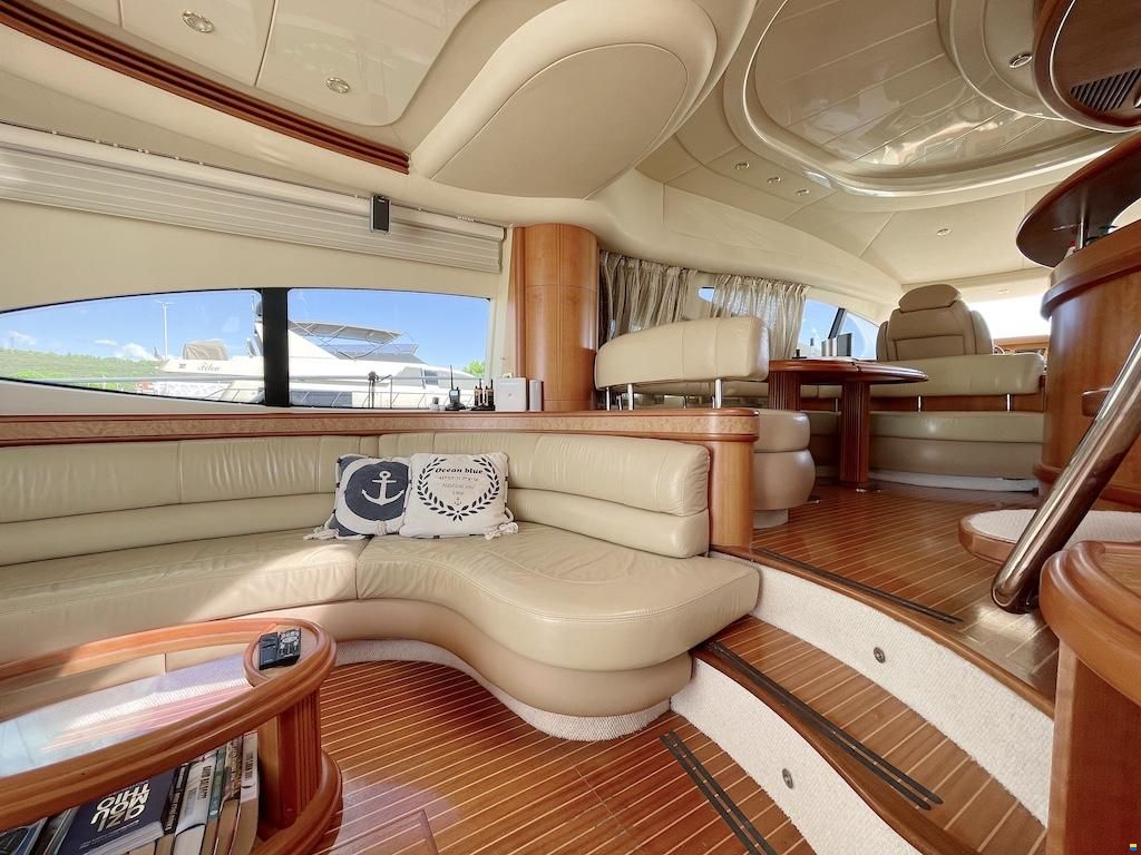 Azimut 68E
