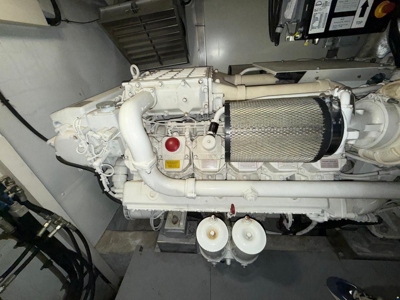 Azimut 68E