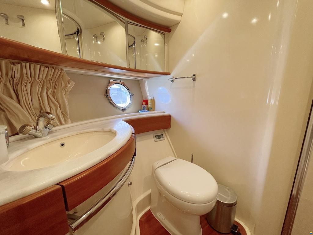 Azimut 68E