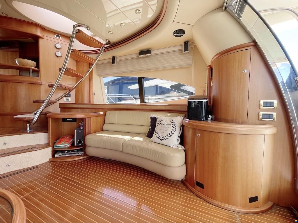 Azimut 68E