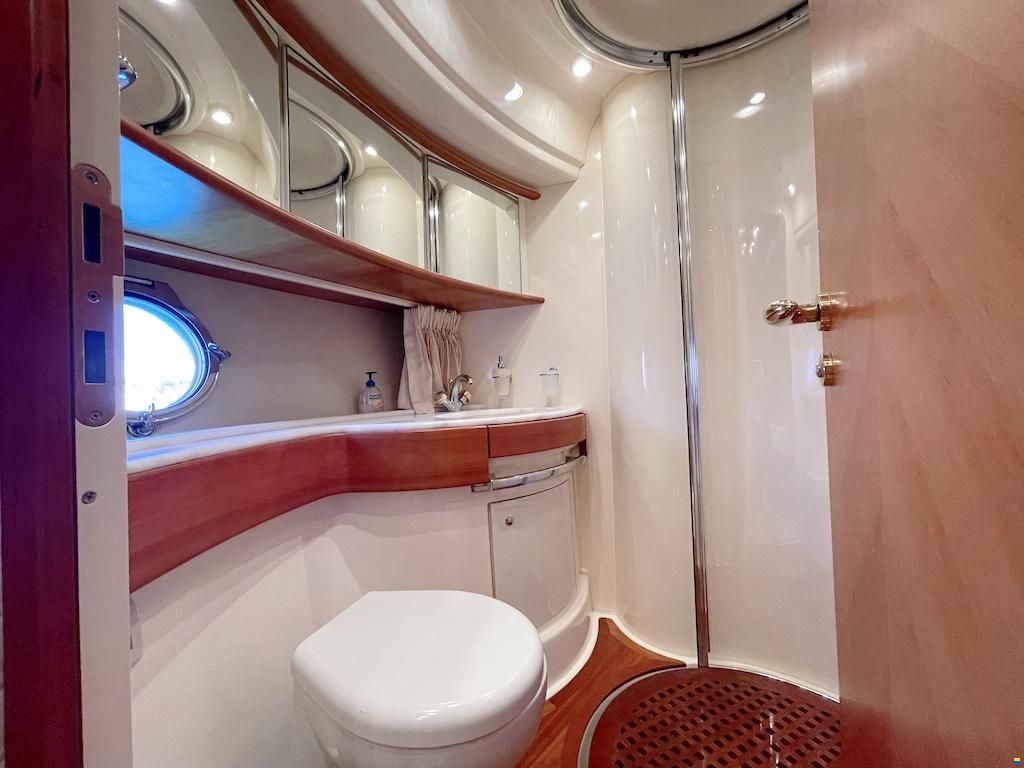 Azimut 68E