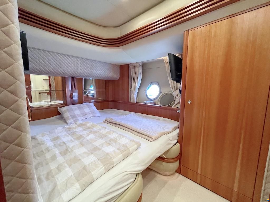 Azimut 68E