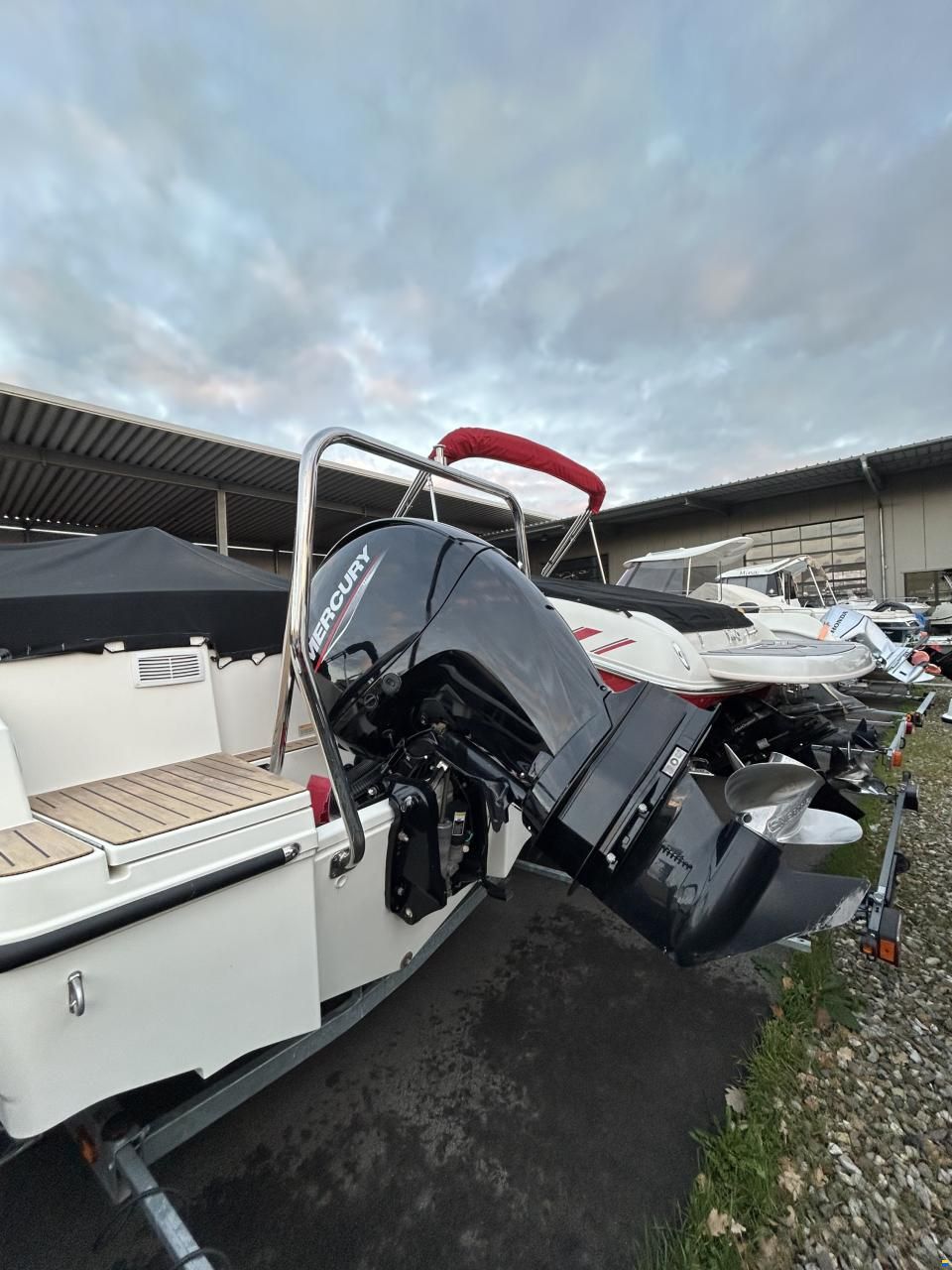 Quicksilver Activ 605 Bowrider