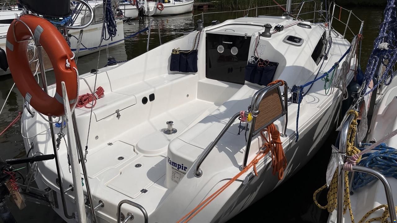 Hak Yacht Club / Phobos 25
