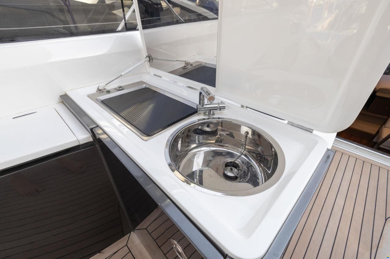 Princess V48 Open