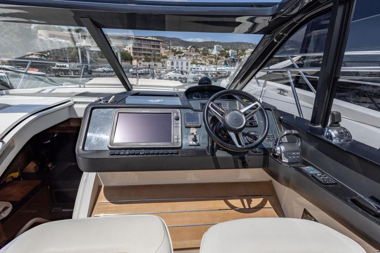 Princess V48 Open