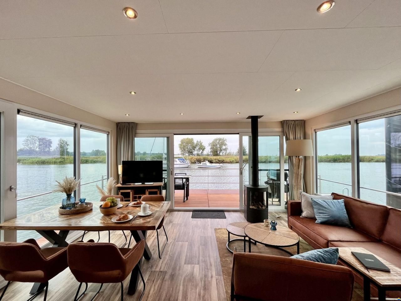 Floating 44 Typ Scandic