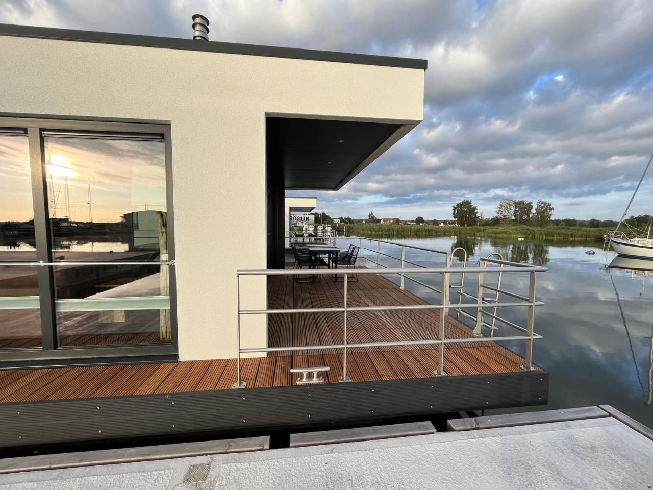 Floating 44 Typ Scandic