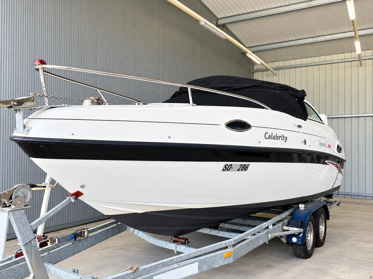Celebrity 220 CC