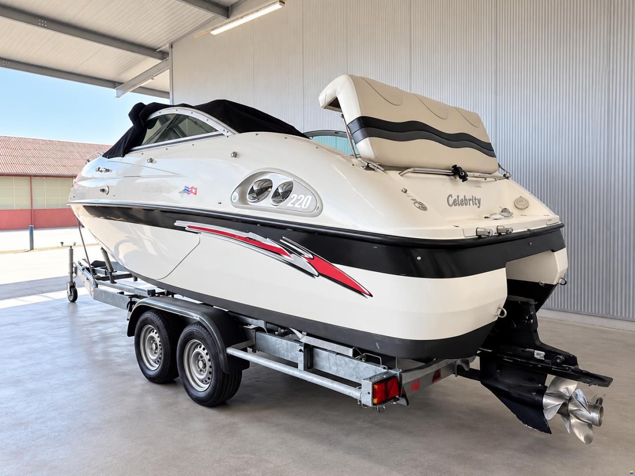 Celebrity 220 CC