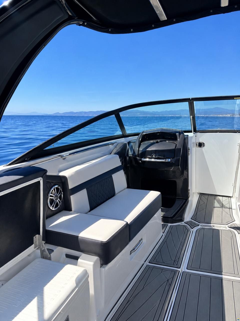 Monterey 255SS